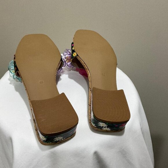 BETSEY JOHNSON multi-color Brice Floral Sandal Flats NWOB Size 6.5 - Picture 3 of 7